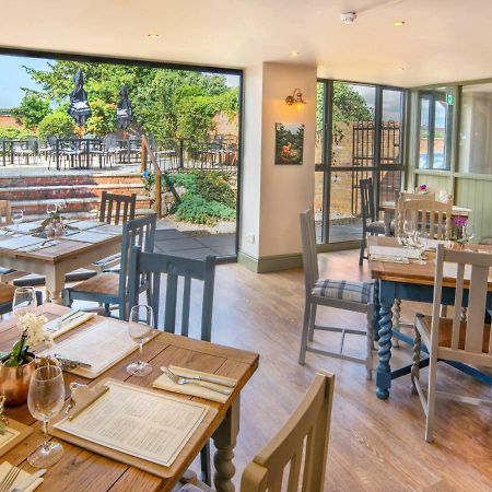 Chequers Inn Fladbury Eksteriør billede