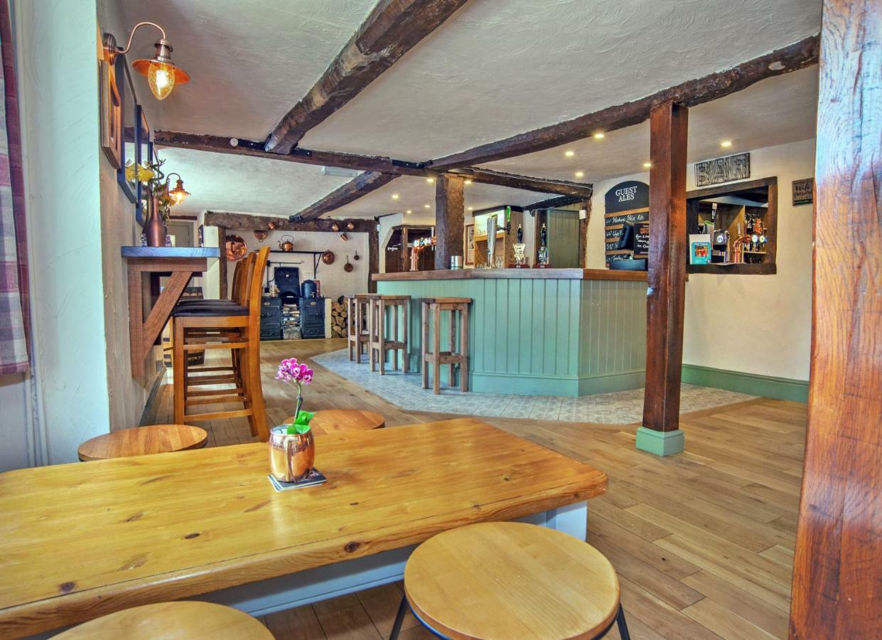 Chequers Inn Fladbury Eksteriør billede